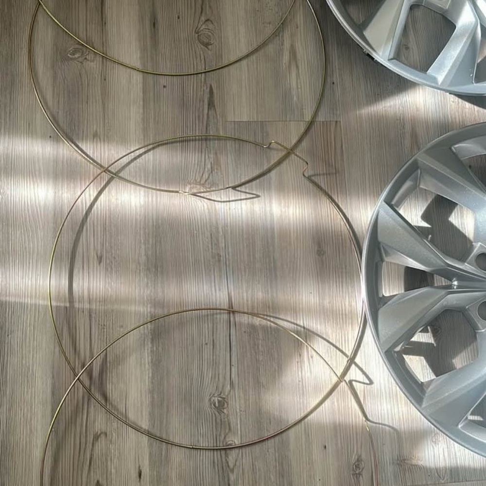 Set of 4 Silver Wheel Hubcaps - Picture 4 of 6